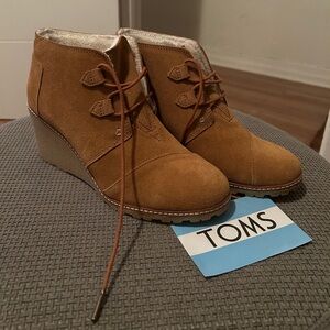 Elegant and practical little pair of bootys!